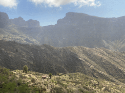 Mountains at the southwest side of town, viewed from the tour bus on the GC-60 road