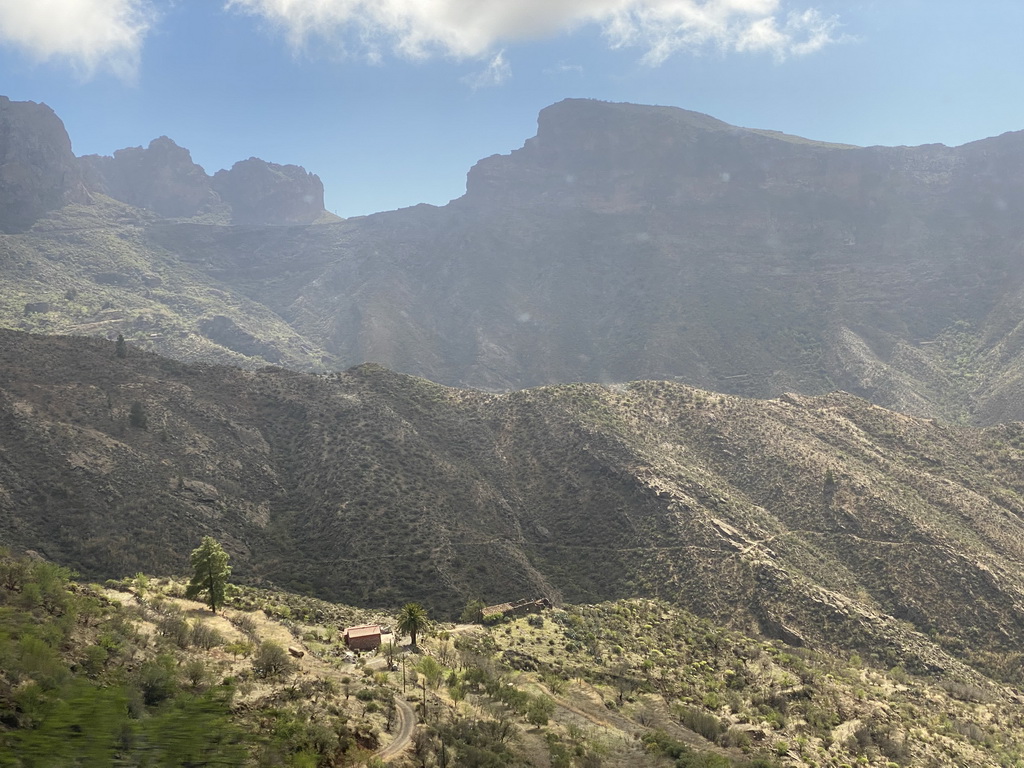 Mountains at the southwest side of town, viewed from the tour bus on the GC-60 road