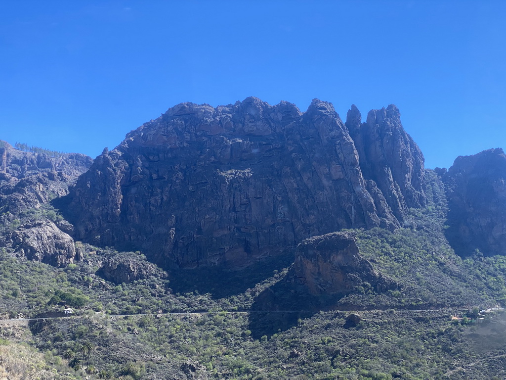 Mountains at the south side of town, viewed from the tour bus on the GC-60 road