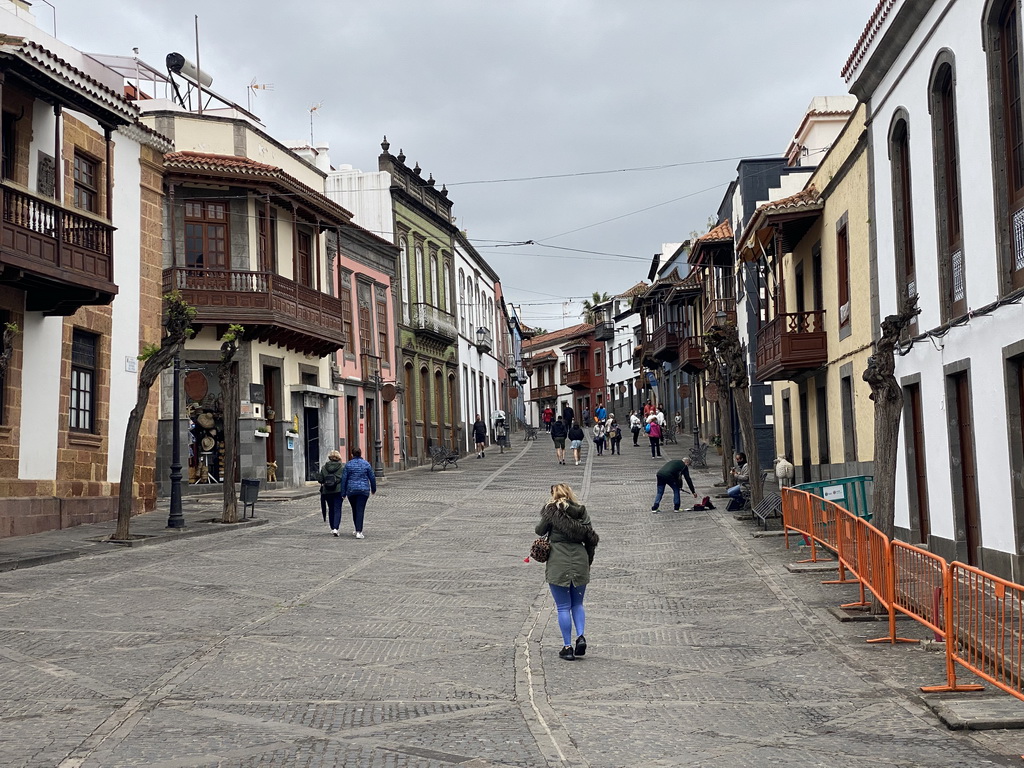 The Calle Real de la Plaza street, viewed from the Plaza Nuestra Señora del Pino square
