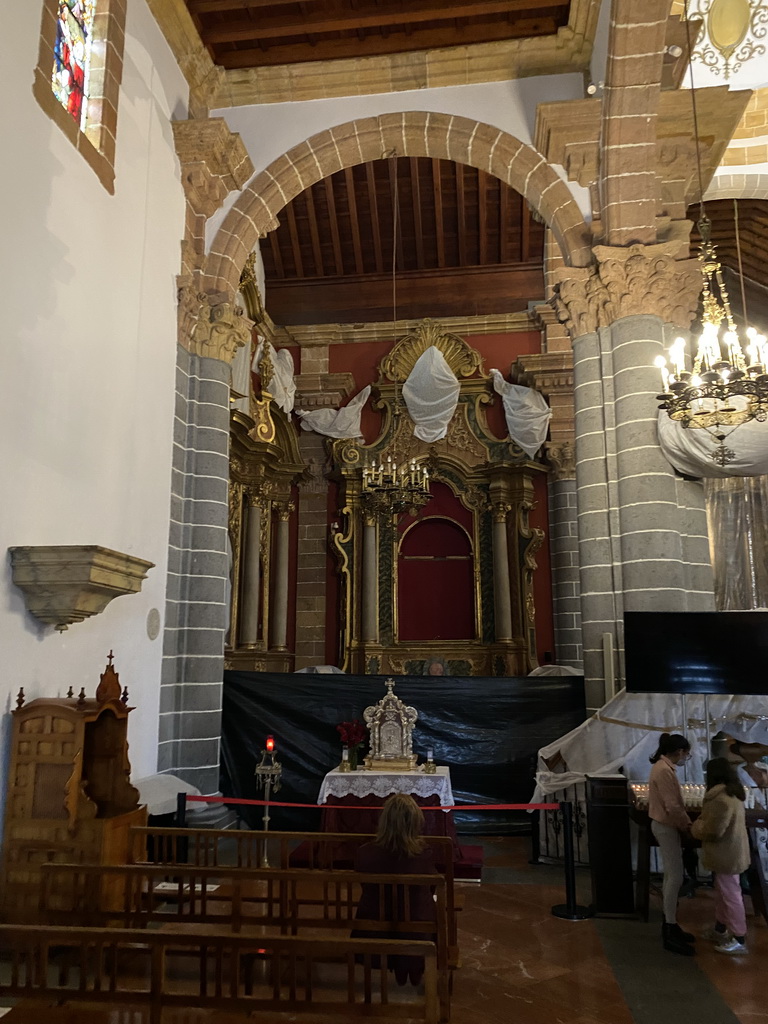 Left aisle at the Basílica de Nuestra Señora del Pino church