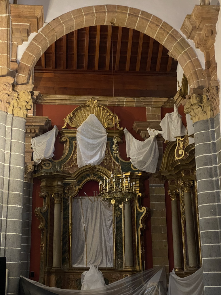 Right aisle at the Basílica de Nuestra Señora del Pino church