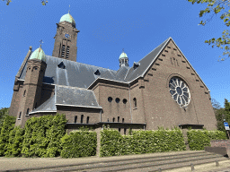 South side of the Sint-Willibrorduskerk church, viewed from the Kerkstraat street