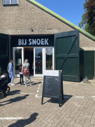 Front of the Bij Snoek shop at the Zwarte Dijk street