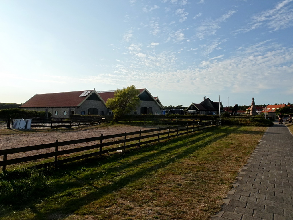 Farms at the Bosrandweg road at De Koog