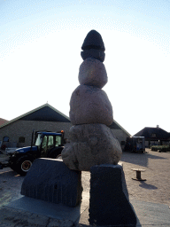 Tower made of rocks in front of a farm at the Bosrandweg road at De Koog