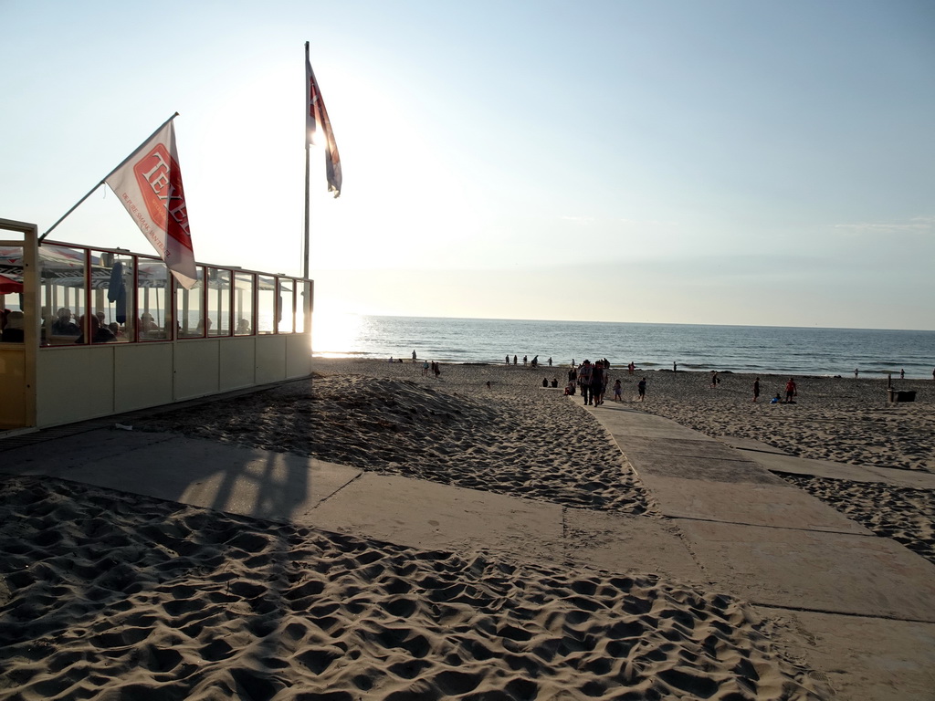 The beach at Beach Pavilion Paal 20 at De Koog