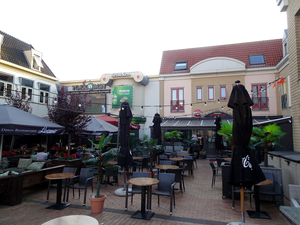 Front of restaurants and clubs at the Dorpsstraat street at De Koog