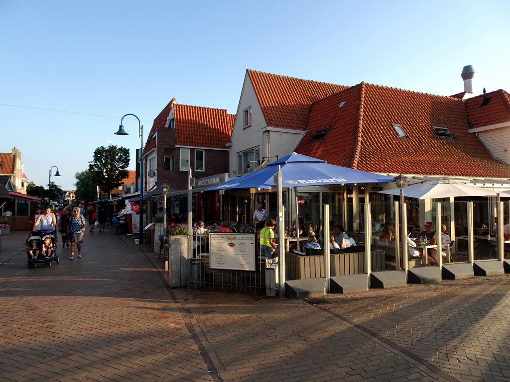 Crossing of the Kaapstraat and Dorpsstraat streets at De Koog