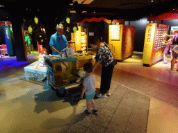 Miaomiao and Max with a stuffed Seal at the Waddenstad room at the Ecomare seal sanctuary at De Koog