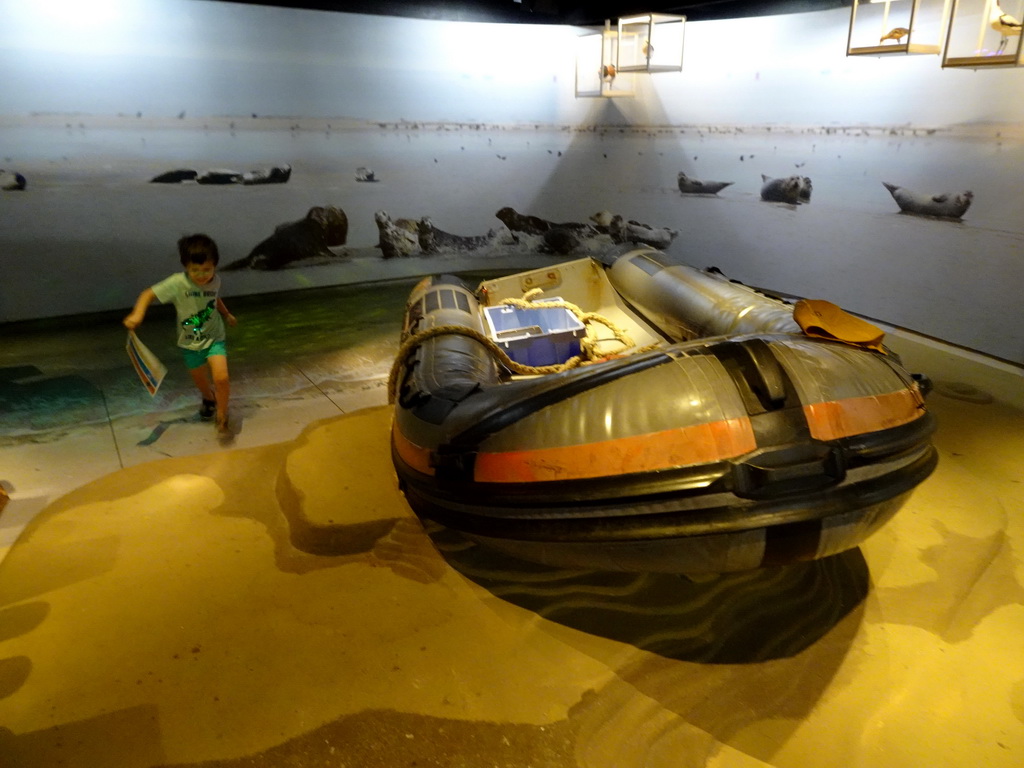 Max at the Selfiespot area at the Waddenstad room at the Ecomare seal sanctuary at De Koog