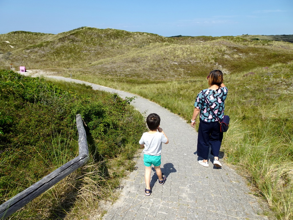 Miaomiao and Max at the dunes at the Dune Park at the Ecomare seal sanctuary at De Koog