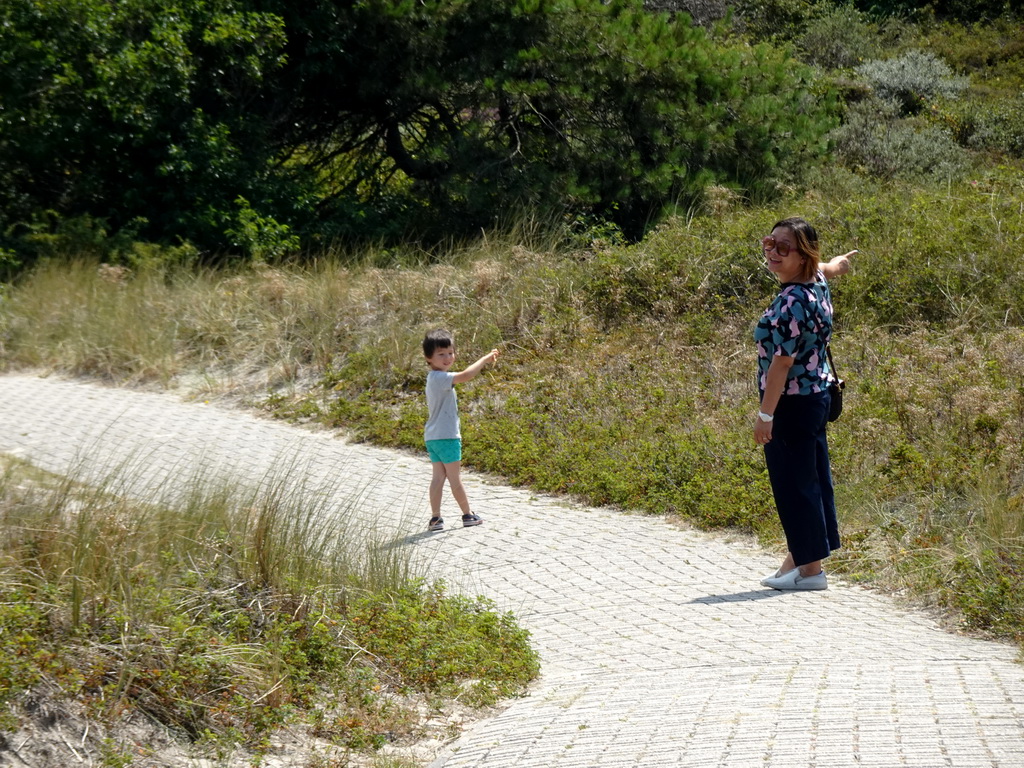 Miaomiao and Max at the dunes at the Dune Park at the Ecomare seal sanctuary at De Koog