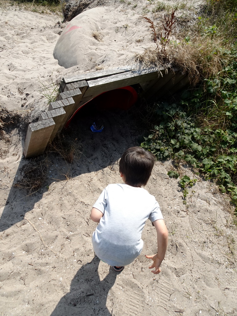 Max at a tunnel at the Dune Park at the Ecomare seal sanctuary at De Koog