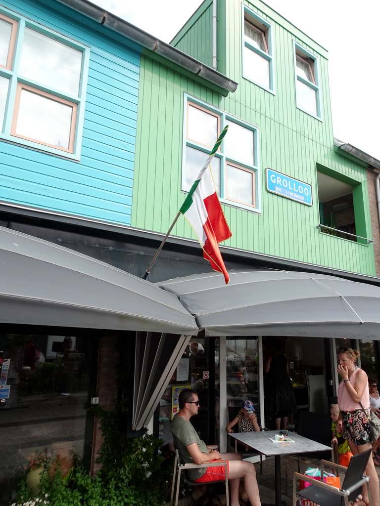 Front of an ice cream shop at the Nikadel street at De Koog