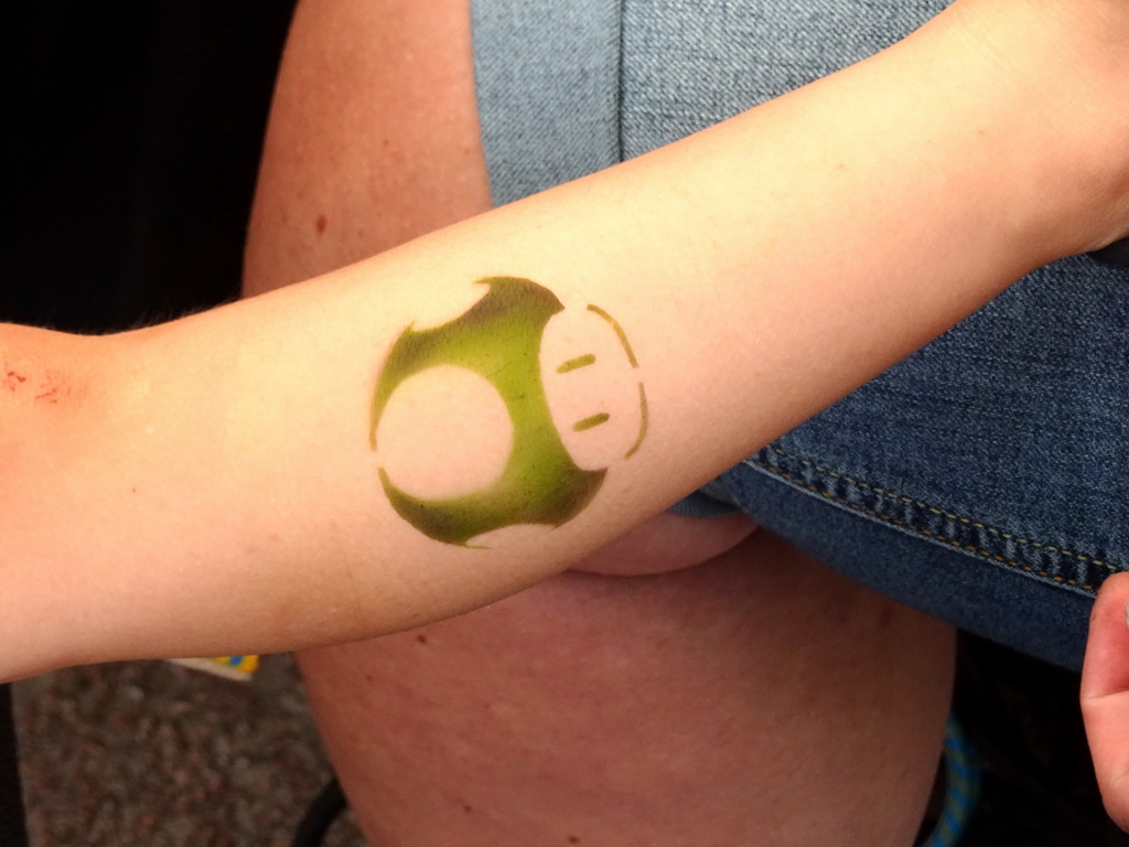 Max with a mushroom tattoo at a tattoo shop at the Nikadel street at De Koog