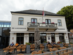 Front of the Brasserie de Lindeboom restaurant at the Groeneplaats square at Den Burg