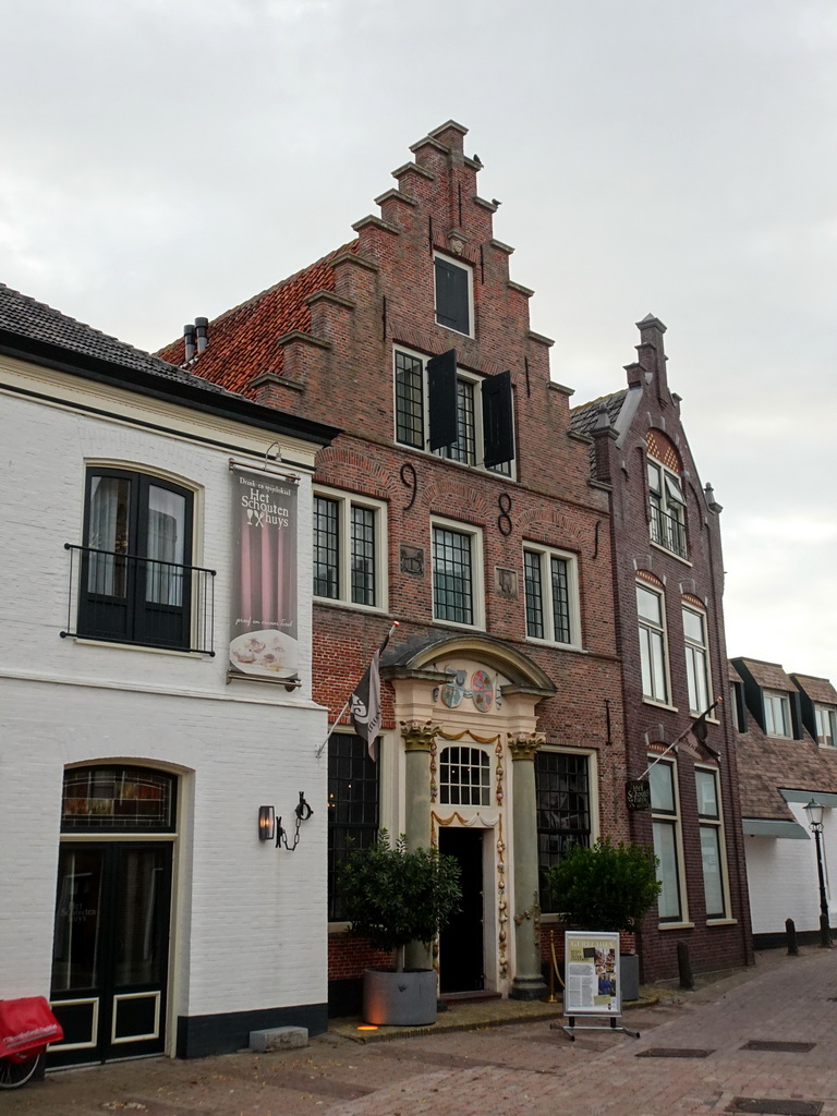 Front of the Drank & Spijslokaal Het Schoutenhuys restaurant at the Vismarkt square at Den Burg