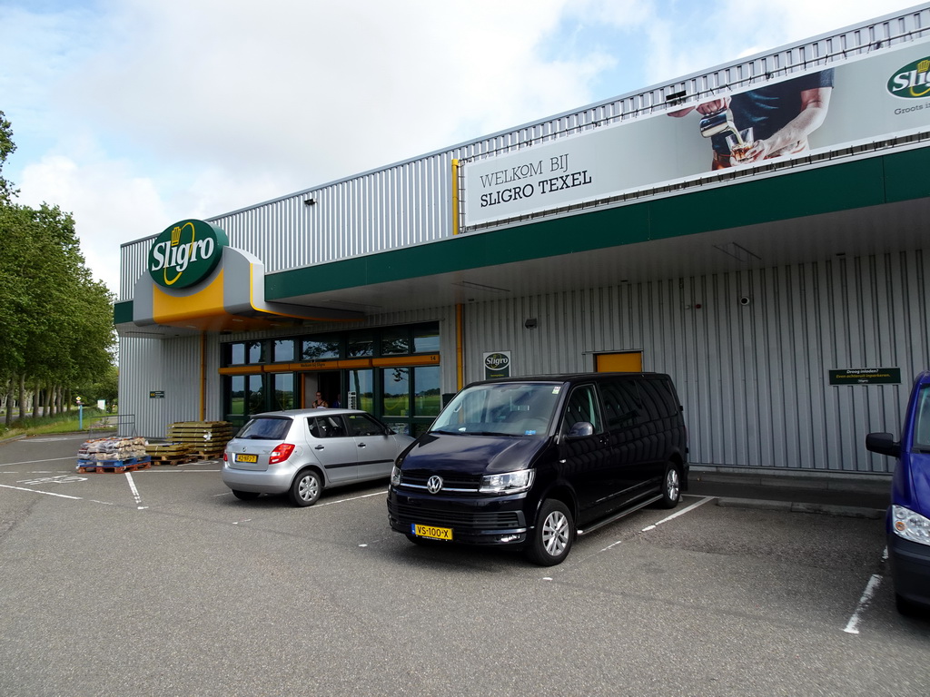 Front of the Sligro store at the Maricoweg road at Oudeschild
