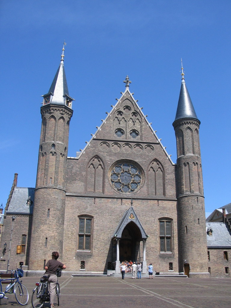 Front of the Ridderzaal building at the Binnenhof square