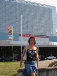 Miaomiao in front of the Dorint Novotel hotel at the Churchillplein square