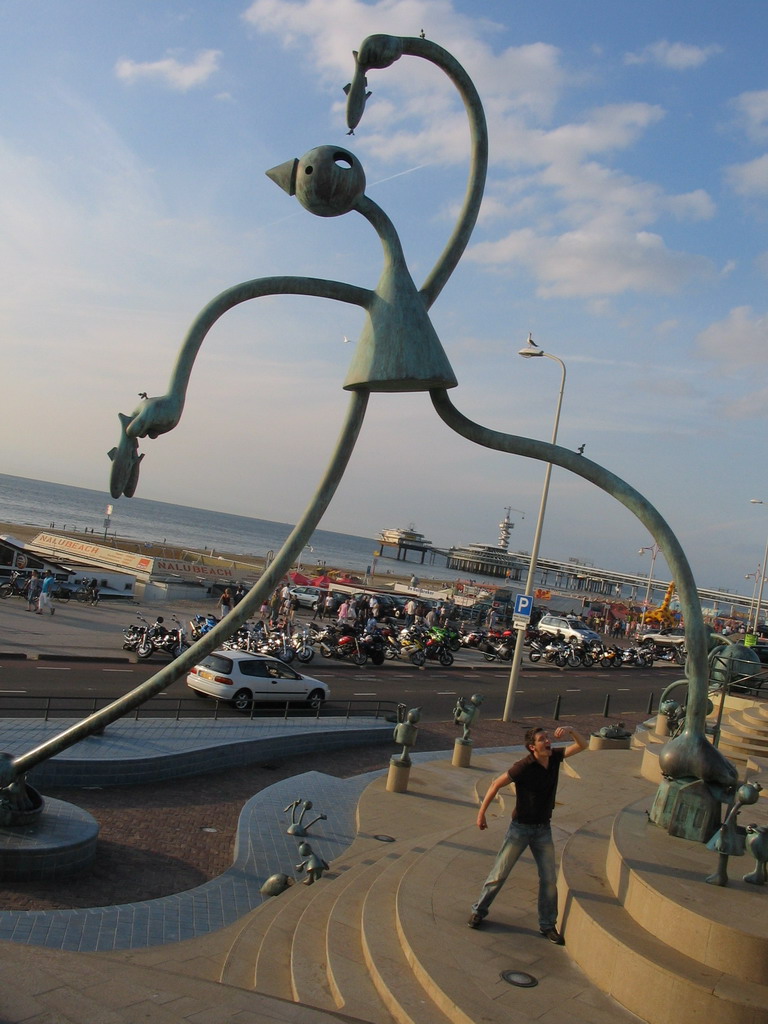 Tim with statues at the Strandweg street and the Pier of Scheveningen