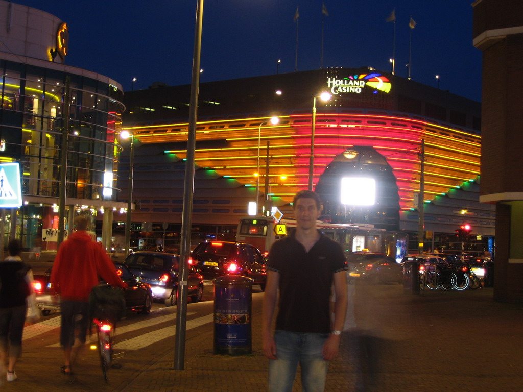 Tim in front of the Holland Casino Scheveningen at the Gevers Deynootweg street, by night