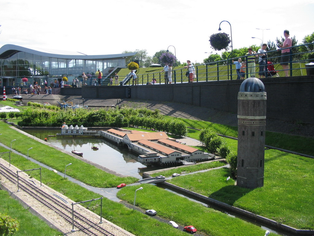 Scale models of the Broeker Veiling building of Broek op Langedijk and the Watertoren tower of Zoetermeer at the Madurodam miniature park