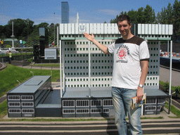 Tim with a scale model of the Unilever building of Rotterdam at the Madurodam miniature park