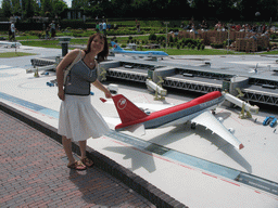 thehague_1_174 - 266 kb - 1024x768 - Miaomiao with a scale model of Schiphol Airport at the Madurodam miniature park Miaomiao with a scale model of Schiphol Airport at the Madurodam miniature park