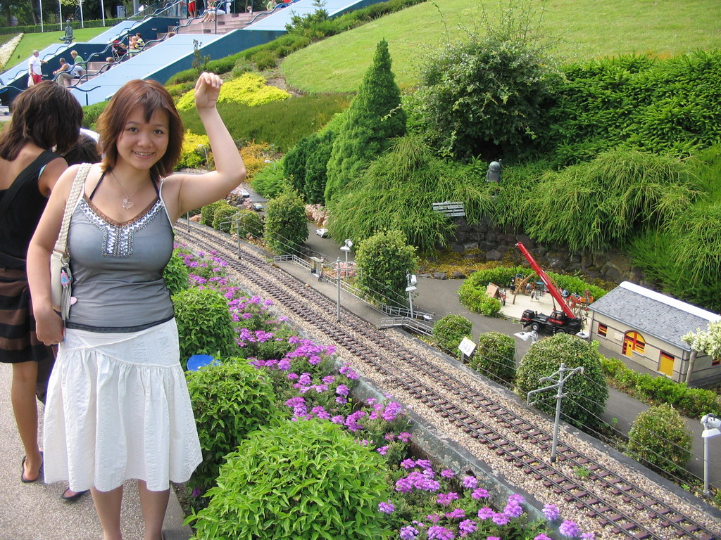 Miaomiao with scale models of the Jantje Beton statue and a railway track at the Madurodam miniature park