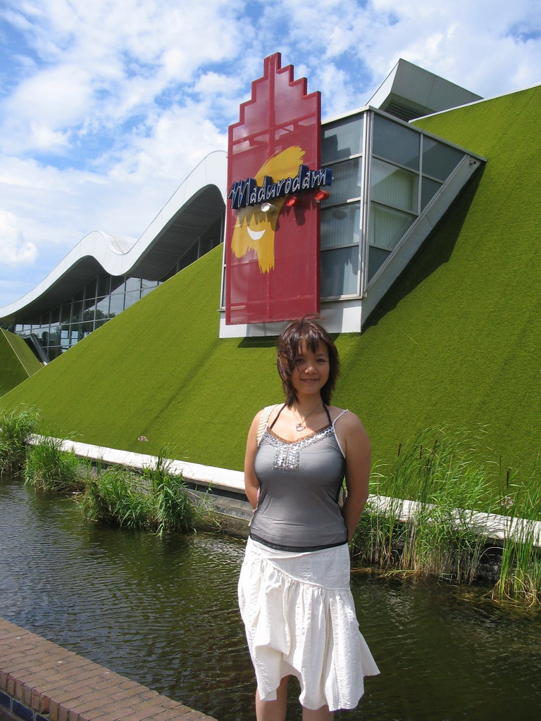 Miaomiao in front of the Madurodam miniature park