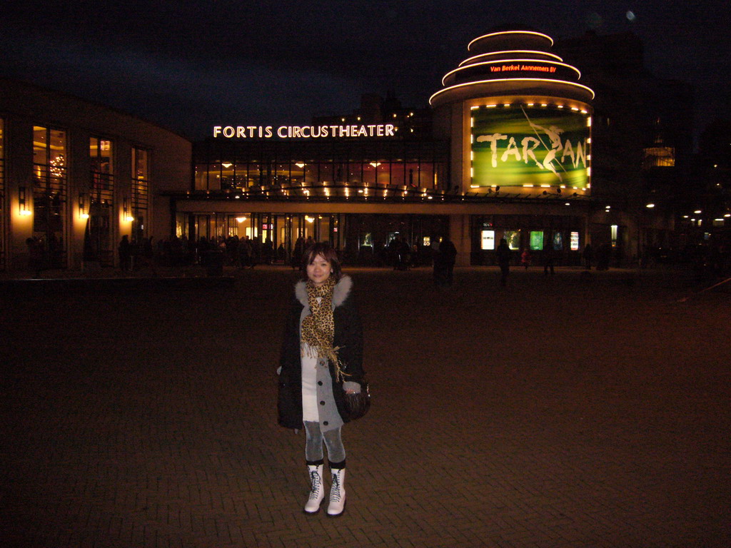 Miaomiao in front of the Fortis Circustheater in Scheveningen