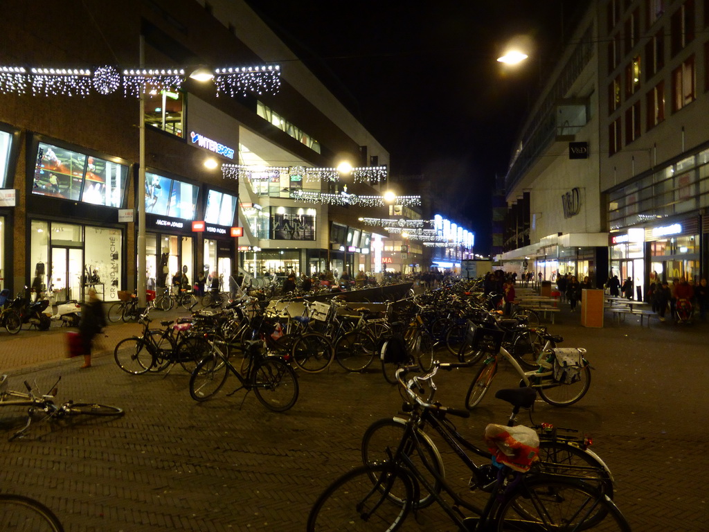 The Grote Marktstraat street, by night