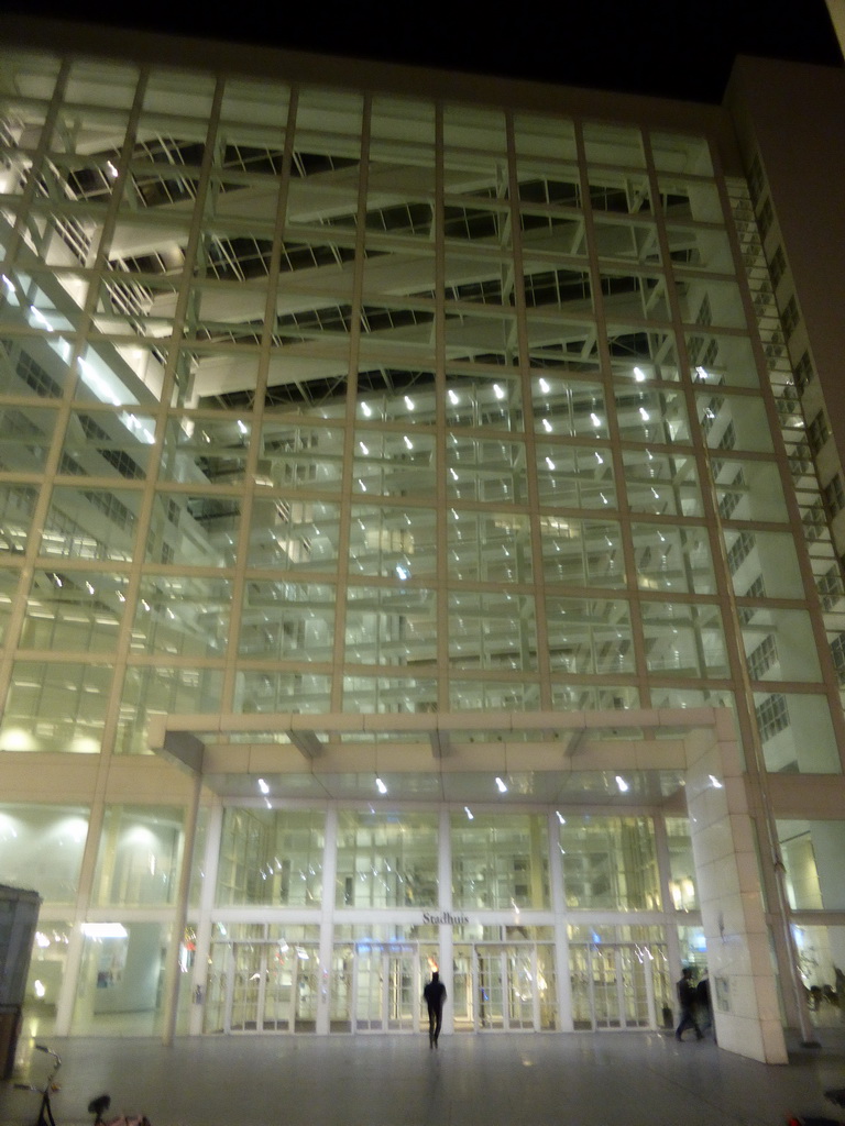 The southwest side of the City Hall, by night