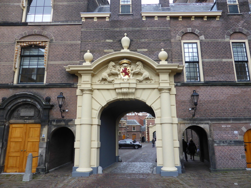 Entrance gate at the northeast side of the Binnenhof square