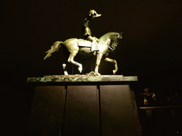 The equestrian statue of King Willem II at the Buitenhof square, by night