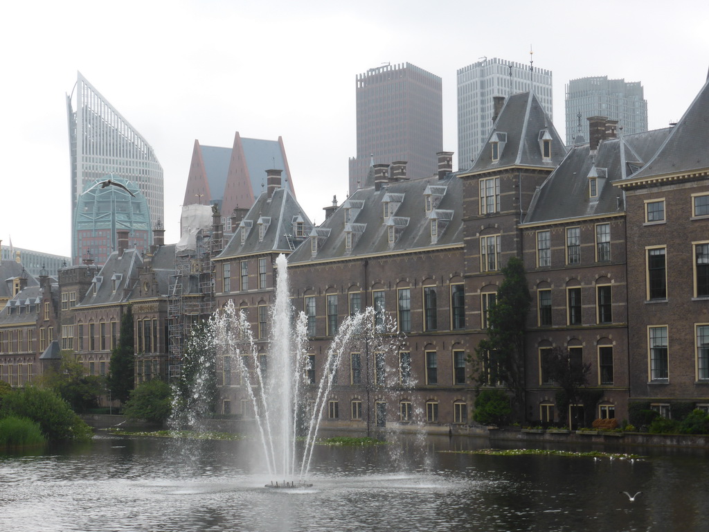 The Hofvijver pond, the Binnenhof buildings and the skyscrapers at the city center