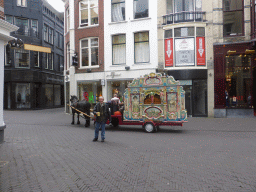 Barrel organ at the crossing of the Plaats square and the Noordeinde street