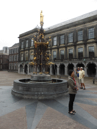 Miaomiao`s mother with the fountain and the Tweede Kamer building at the Binnenhof square