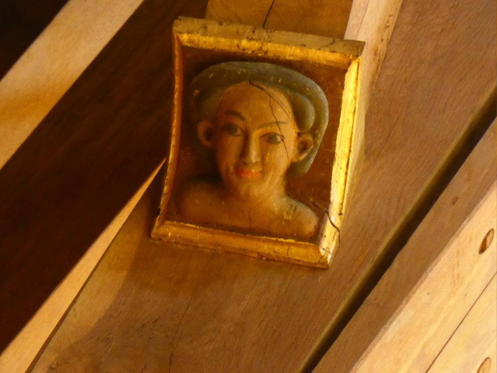 Wooden relief on the roof of the Ridderzaal building