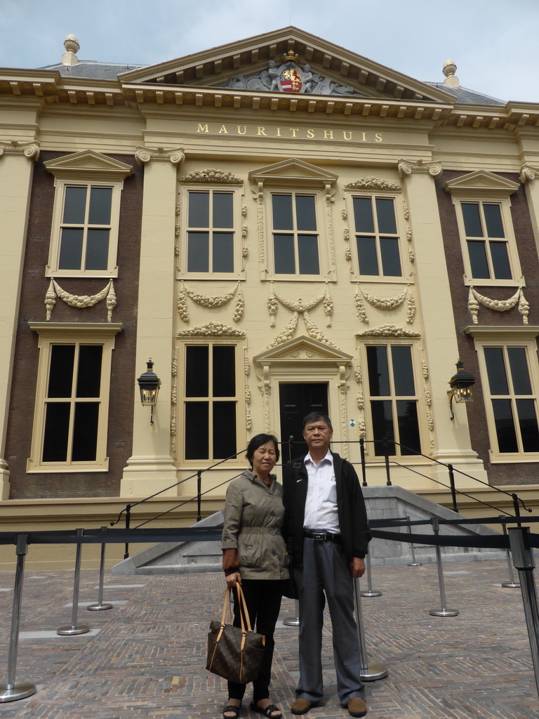 Miaomiao`s parents in front of the Mauritshuis museum