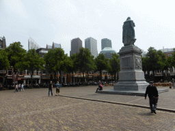 thehague_4_111 - 293 kb - 1024x768 - Miaomiao`s father at the Plein square with the statue of prince Willem I and the skyscrapers in the city center Miaomiao`s father at the Plein square with the statue of prince Willem I and the skyscrapers in the city center