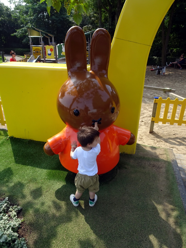 Max with a Nina statue in front of the playground at the Madurodam miniature park