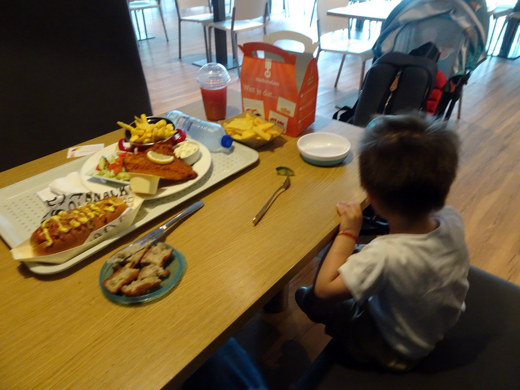Max having lunch at the Taste of Holland restaurant at the Madurodam miniature park