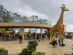 Giraffe statue and the front of the Legoland Discovery Centre at the Strandweg road