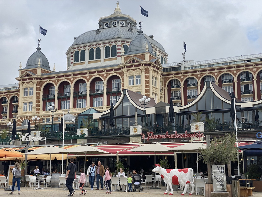 Front of the Kurhaus building at the Strandweg road