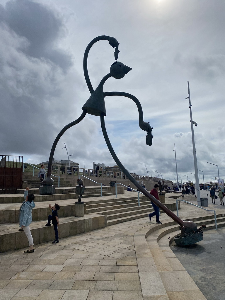 Miaomiao and Max with Fairytale Statues at the Strandweg street