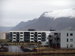 thingvellir_1_004 - 231 kb - 1024x768 - Mount Esja and apartment buildings at Mosfellsbær Mount Esja and apartment buildings at Mosfellsbær