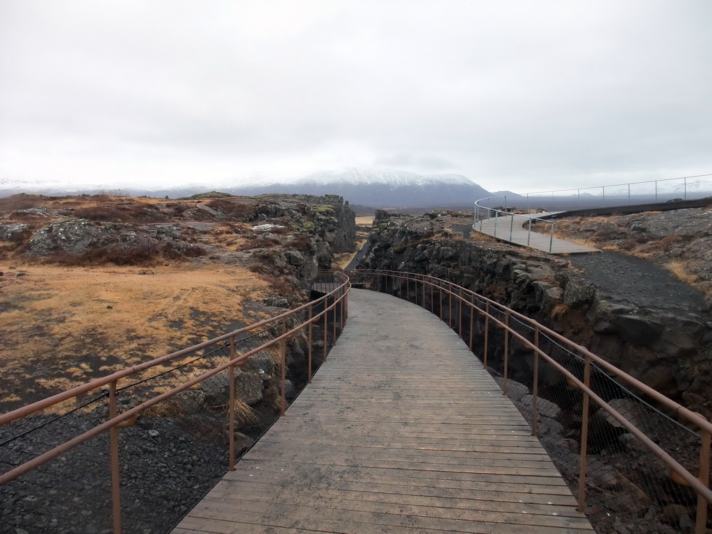 Path through the Almannagjá fault to the Lögberg, viewed from the viewing point at the visitor centre of Þingvellir National Park